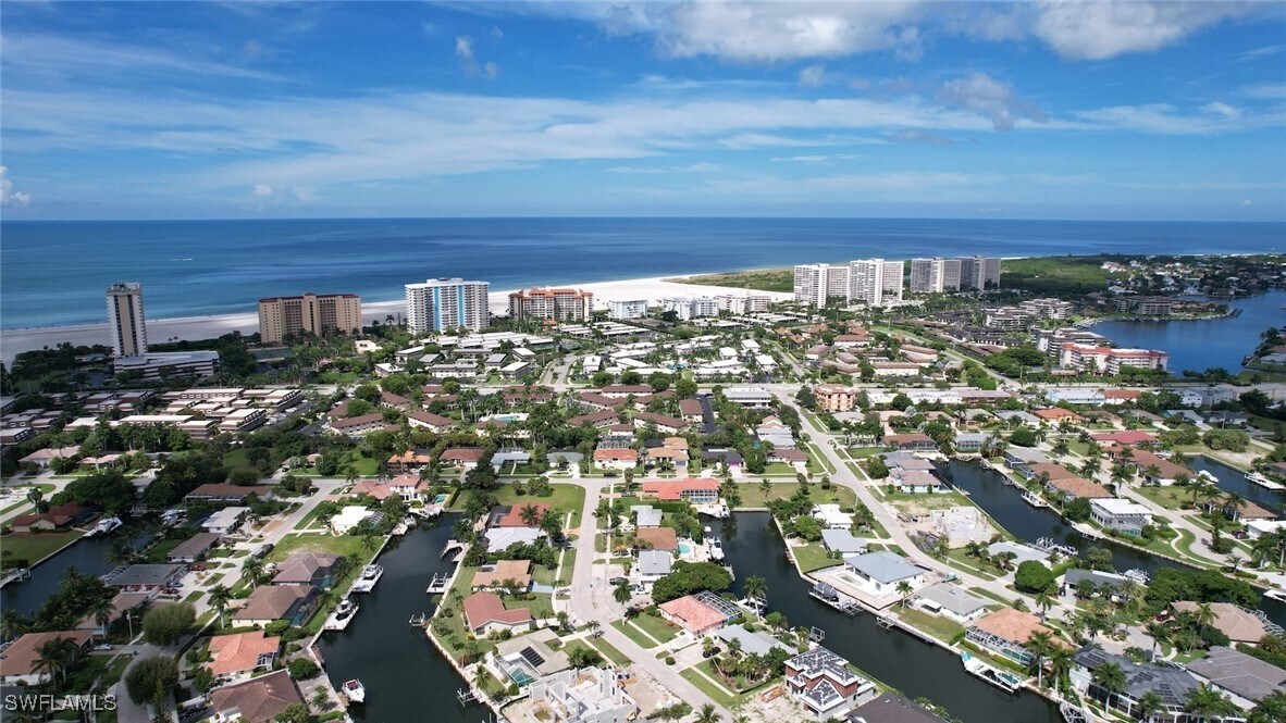 200 Copperfield Ct in Marco Island, FL - Building Photo