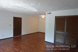 1040 Brookshire Ct in Belleville, IL - Building Photo - Building Photo