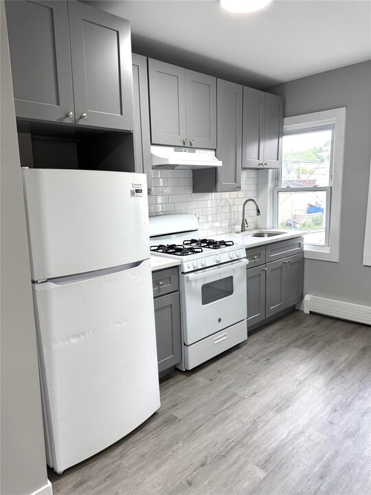 520 Harrison Ave in Peekskill, NY - Building Photo