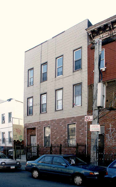 306 Evergreen Ave in Brooklyn, NY - Foto de edificio