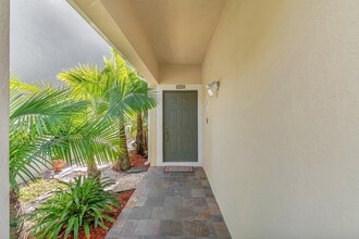 6788 Hendry Dr in Greenacres, FL - Building Photo - Building Photo