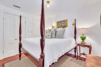 9 W Gordon Ln in Savannah, GA - Building Photo - Building Photo