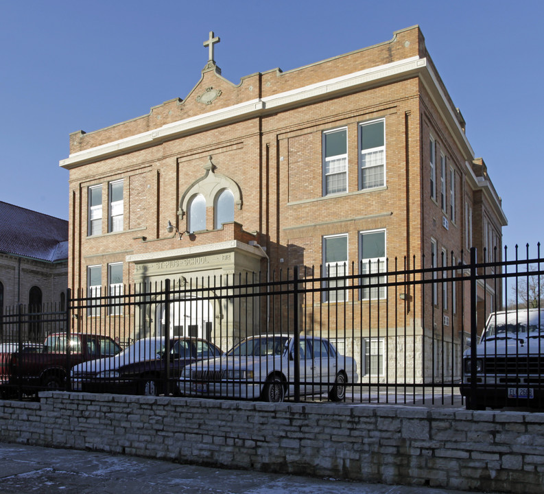 St Pius Place in Cincinnati, OH - Foto de edificio