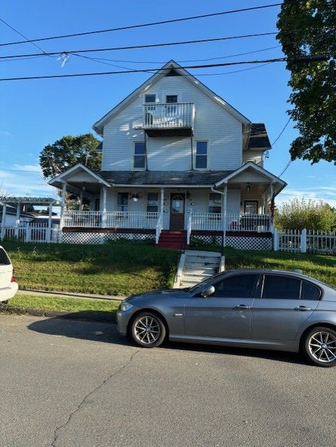 44-46 Hoyt Street, unit 2 in Danbury, CT - Building Photo - Building Photo