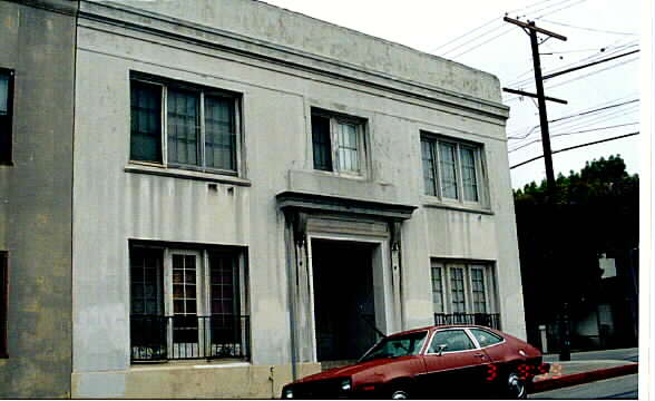 589-595 W 8th St in San Pedro, CA - Building Photo