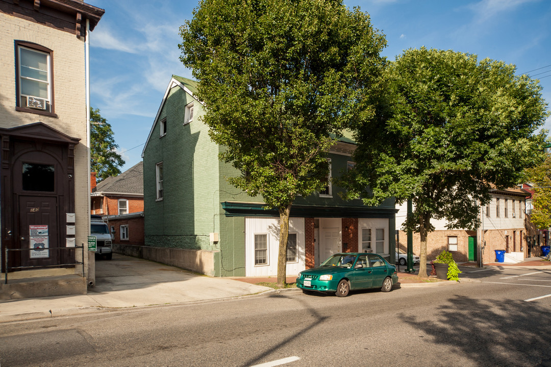 144 E Franklin St in Hagerstown, MD - Building Photo