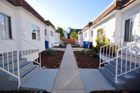 Silverlake Apartments in Los Angeles, CA - Foto de edificio - Building Photo