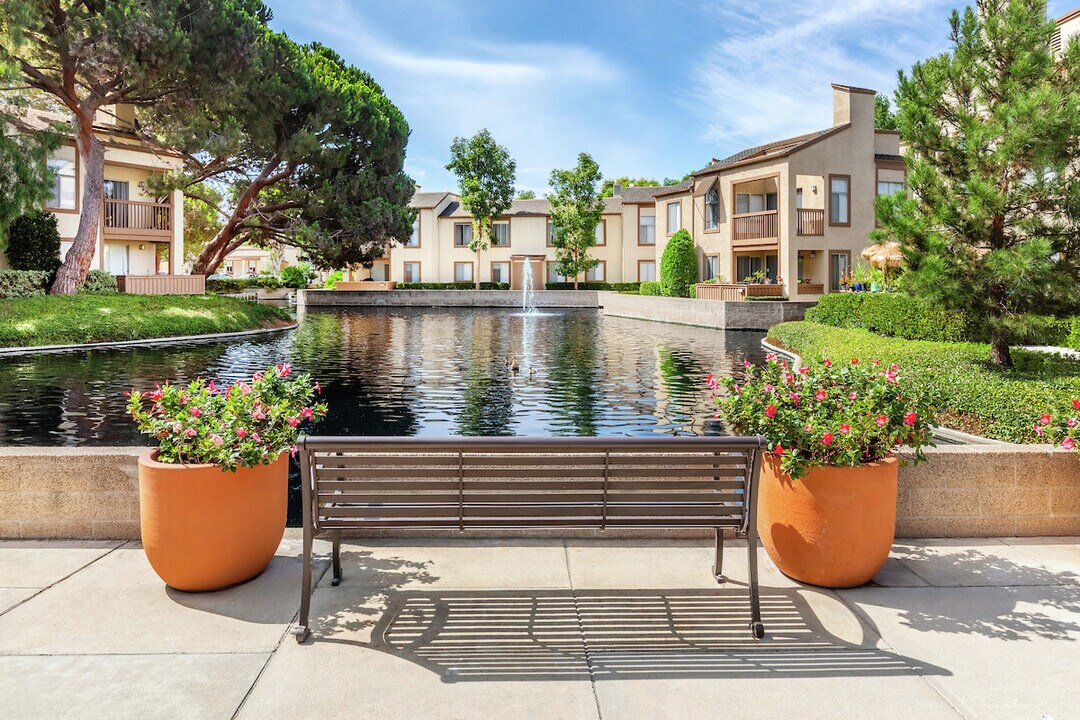 Rancho San Joaquin Apartment Homes in Irvine, CA - Foto de edificio