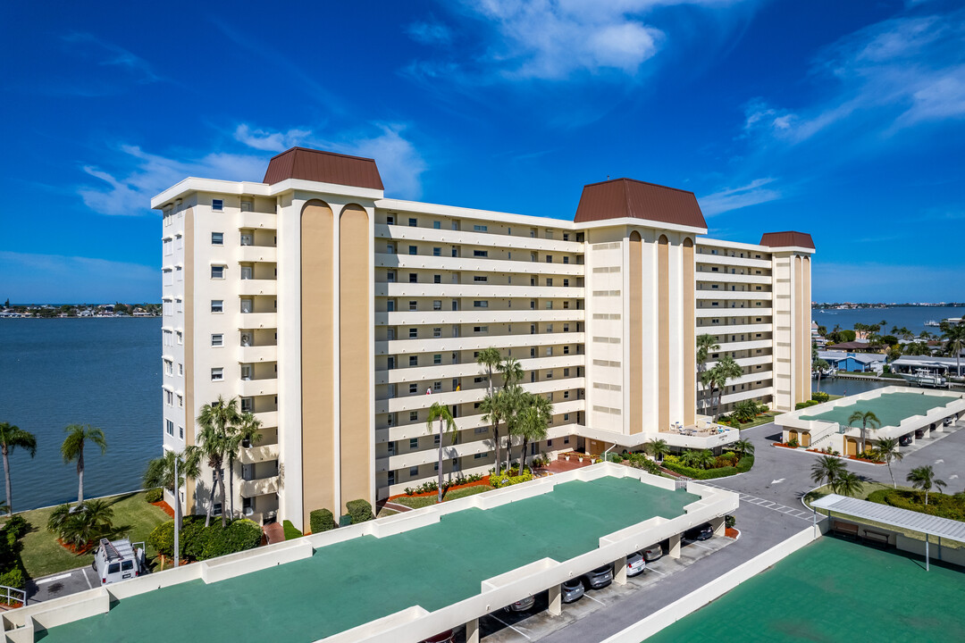 Lexington House at Sea Towers in St. Petersburg, FL - Foto de edificio