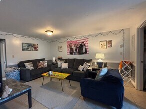 39 Annandale Rd in Newport, RI - Building Photo - Building Photo