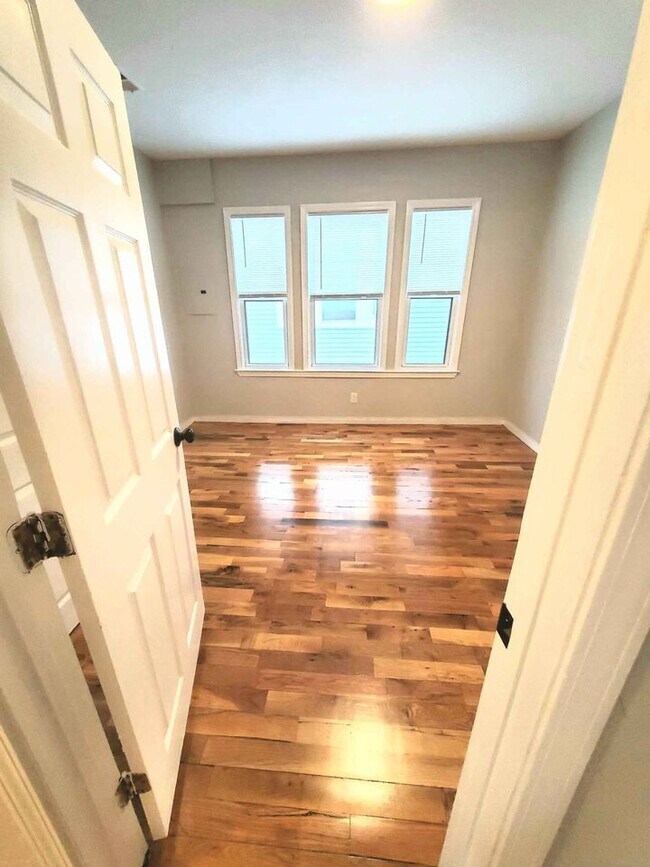 947 Hyde Park Ave Rentals in Hyde Park, MA