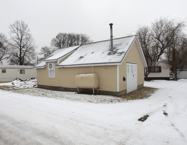 6904 N 16th St in Omaha, NE - Foto de edificio - Building Photo