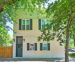 3001 N Sawyer Ave in Chicago, IL - Building Photo