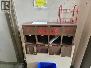 216 Parkdale Ave N in Hamilton, ON - Building Photo - Building Photo