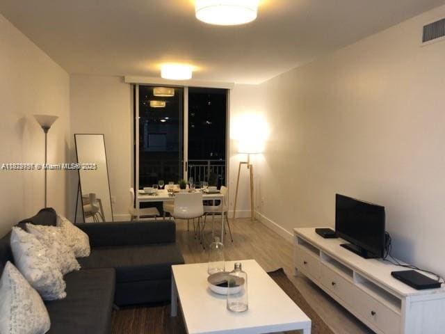 185 SE 14th St in Miami, FL - Building Photo - Building Photo