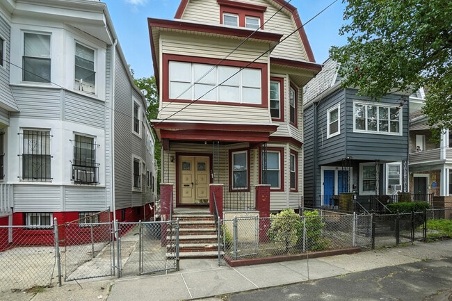 97 Hopkins Pl, Unit 2