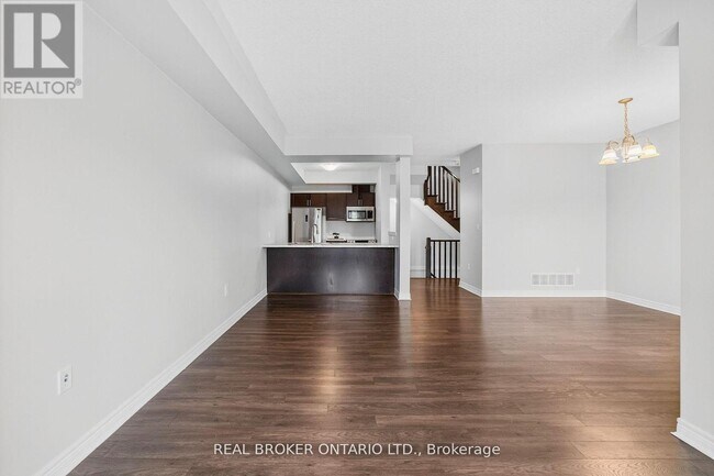 7 Ladybell Ln in Hamilton, ON - Building Photo - Building Photo