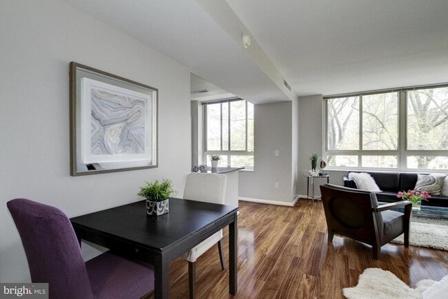 355 I St SW, Unit S323 in Washington, DC - Building Photo - Building Photo