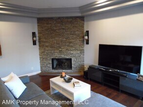 1079 Sapphire St in San Diego, CA - Building Photo - Building Photo