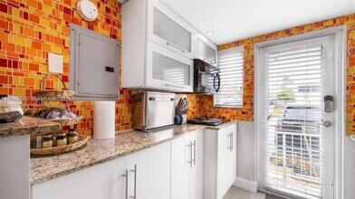 626 Meridian Ave in Miami Beach, FL - Building Photo - Building Photo