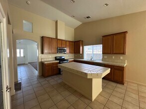 5418 Cherry Creek Ln in Bakersfield, CA - Building Photo - Building Photo