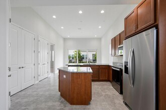 5120 Willow Crk Dr in Westlake, FL - Building Photo - Building Photo
