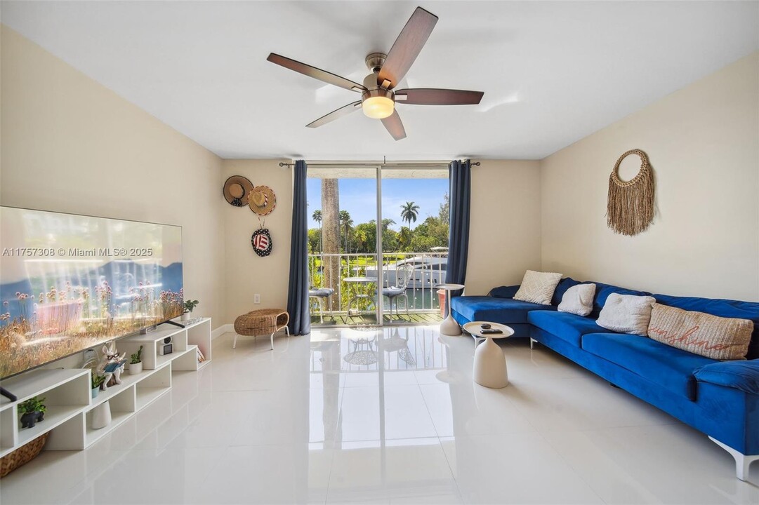 1740 NW N River Dr in Miami, FL - Building Photo