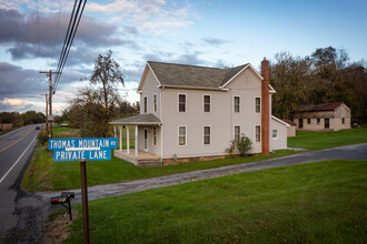 720 W College Ave in Pleasant Gap, PA - Building Photo - Building Photo