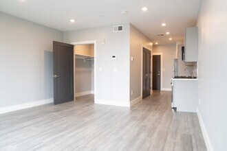 14 Symphony Rd, Unit 1 in Boston, MA - Foto de edificio - Building Photo