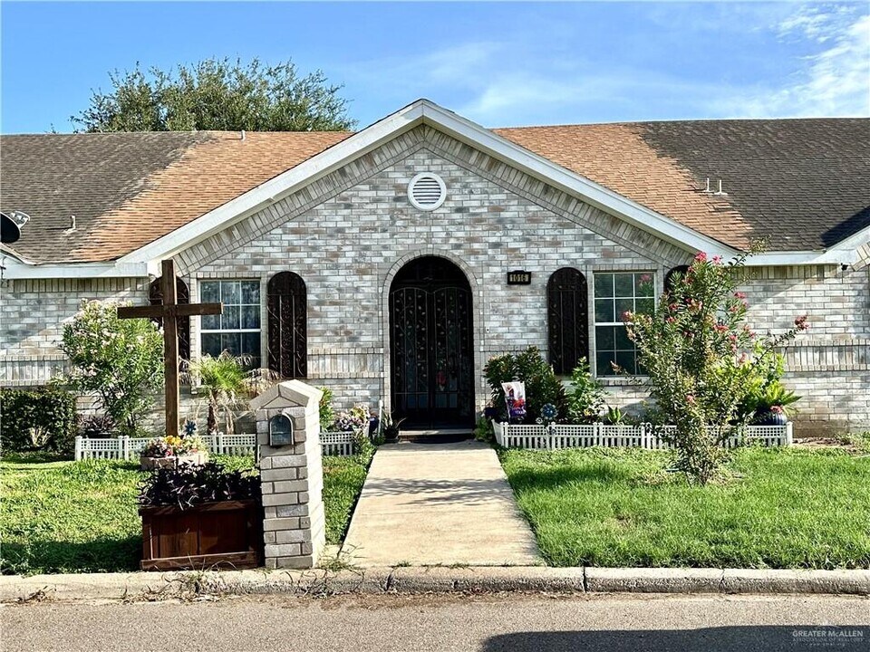 14 Fairway Dr in Mission, TX - Building Photo