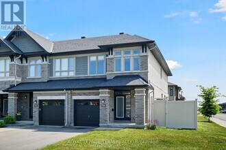 799 Cairn Cres in Ottawa, ON - Building Photo - Building Photo