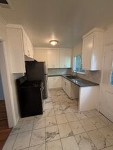 143 N Maple St, Unit 143.5 in Burbank, CA - Building Photo - Building Photo