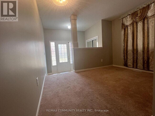 12 Mortlock St in Ajax, ON - Building Photo - Building Photo
