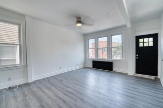 175 Zabriskie St in Jersey City, NJ - Building Photo - Building Photo