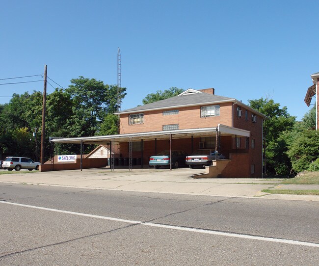 1911 Fulton Dr NW in Canton, OH - Building Photo - Building Photo