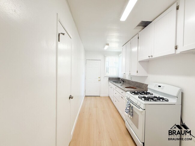 7339 Woodman Ave in Los Angeles, CA - Building Photo - Building Photo