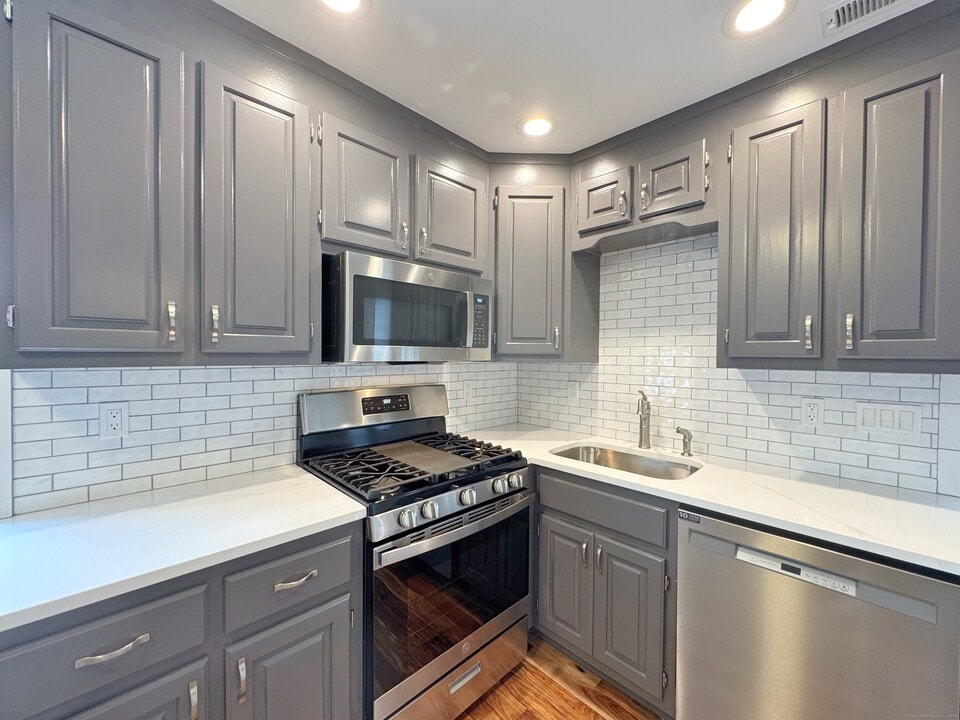38 Chapel St in Norwalk, CT - Building Photo
