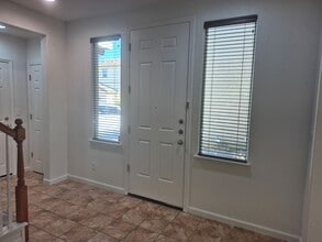 1868 Mammoth Way in Sacramento, CA - Building Photo - Building Photo