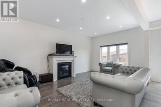 93 Elephant Hill Dr in Bowmanville, ON - Building Photo - Building Photo