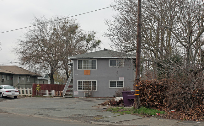 3035 Connie Dr in Sacramento, CA - Foto de edificio - Building Photo