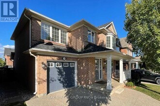 2436 Cornerbrooke Crescent in Oakville, ON - Building Photo - Building Photo