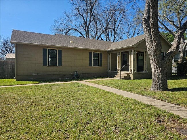 503 W 12th St in Taylor, TX - Building Photo - Building Photo