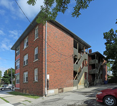 Longwood Apartments in Hamilton, ON - Building Photo - Building Photo