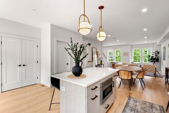 176 School St, Unit D in Boston, MA - Building Photo - Building Photo