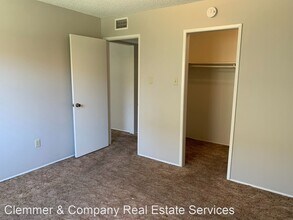 2205 Westholme Blvd in Bakersfield, CA - Building Photo - Building Photo