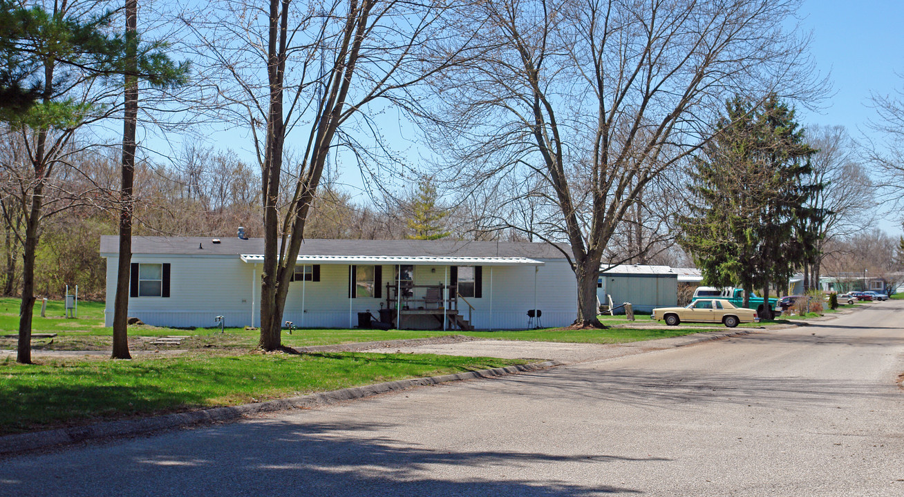 Pleasant Valley Estates in Springfield, OH - Building Photo