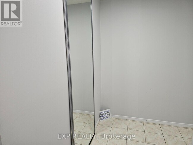 145-145 Hillcrest Ave in Mississauga, ON - Building Photo - Building Photo