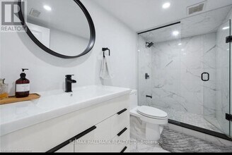 110 Blair Creek Dr in Kitchener, ON - Building Photo - Building Photo