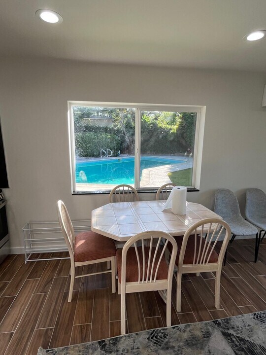 5955 Vanalden Ave in Tarzana, CA - Foto de edificio