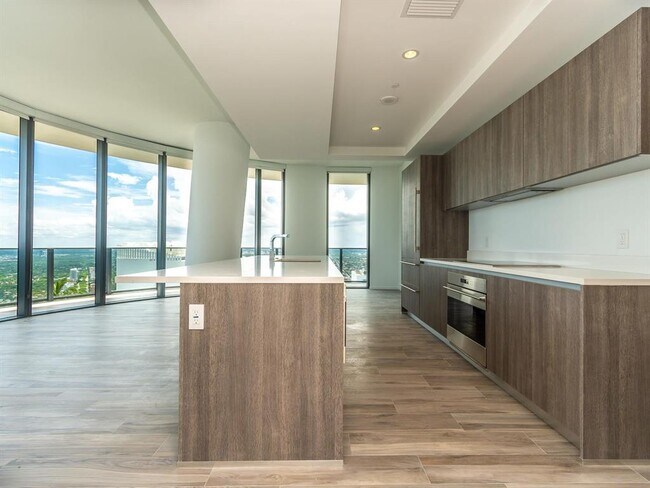 805 S Miami Ave, Unit 5501 in Miami, FL - Foto de edificio - Building Photo